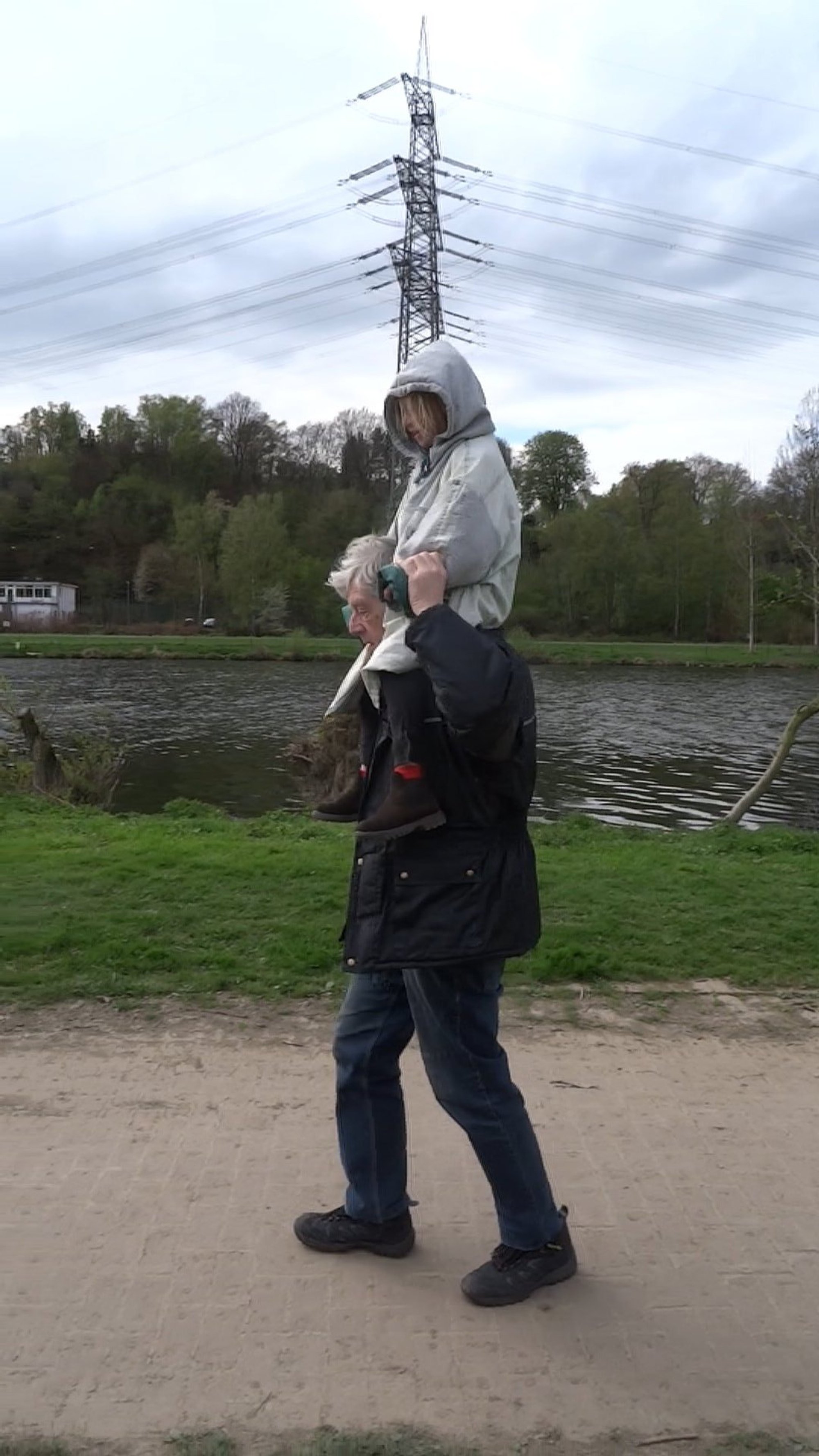 Zoom /zurueck = Klick ins Bild